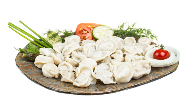 Чаша с традиционным русским блюдом - пельмени
