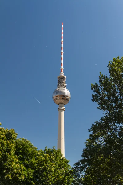 Wieża telewizyjna w dzielnicy berlin mitte — Zdjęcie stockowe