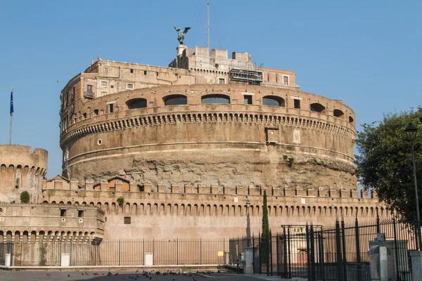 El Mausoleo de Adriano, conocido como el Castel Sant 'Angelo en Rom —  Fotos de Stock