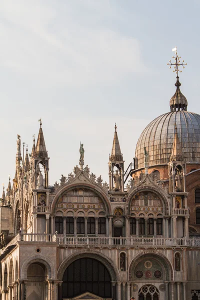 Saint Marks Basilica, Cathedral, Church Statues Mosaics Details — Stock Photo, Image