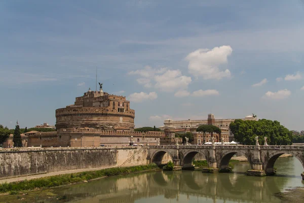 O Mausoléu de Adriano, conhecido como o Castel Sant 'Angelo em Rom — Fotografia de Stock