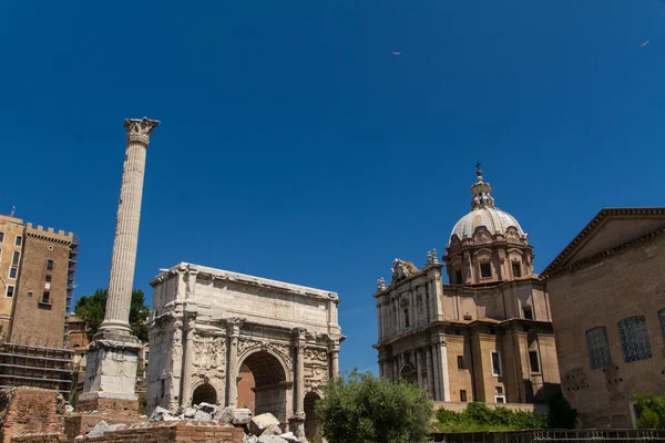 Ruínas romanas em roma, fórum — Fotografia de Stock