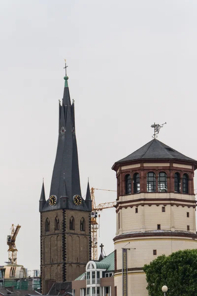 Historické centrum Düsseldorf (Německo) na Rýnu (štít — Stock fotografie