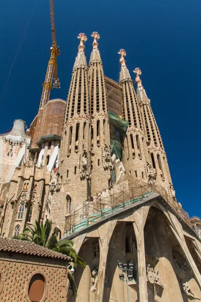 BARCELONA, SPAIN -JUNE 25: Sagrada Familia on JUNE 25, 2012: La — Stock Photo, Image