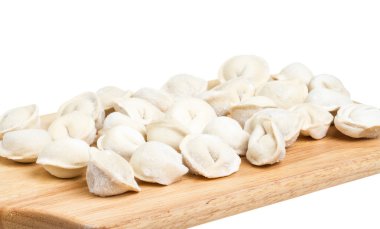 ahşap tahta üzerinde biraz çiğ köfte