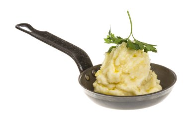 Tavada kavrulmuş patates püresi