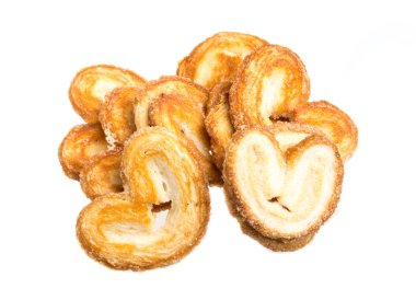 Beyaz arka planda izole edilmiş tatlı kurabiyeler.