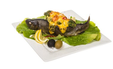 Alabalık balık pişmiş karides ve karnabahar