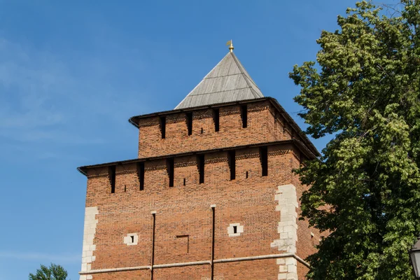 Muralla del Kremlin en Nizhny Novgorod en verano. Rusia — Foto de Stock