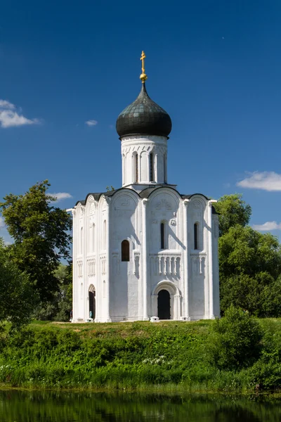 Церковь Покрова на реке Нерль — стоковое фото