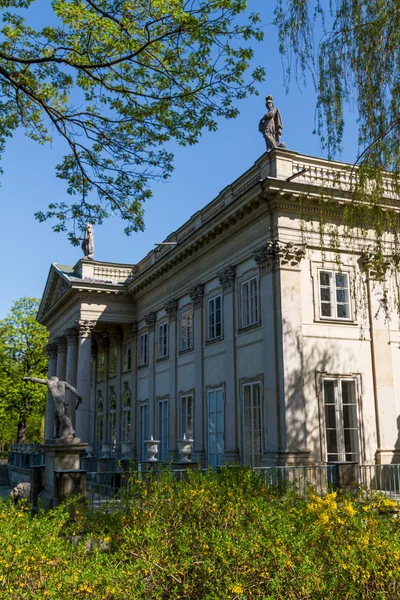 Il palazzo Lazienki nel Parco Lazienki, Varsavia. Lazienki Krolewski — Foto Stock