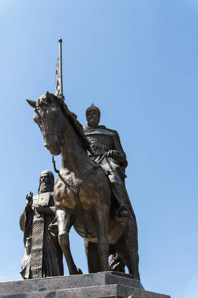 Denkmal des russischen Fürsten Wladimir des Heiligen in Wladimir Stadt, — Stockfoto