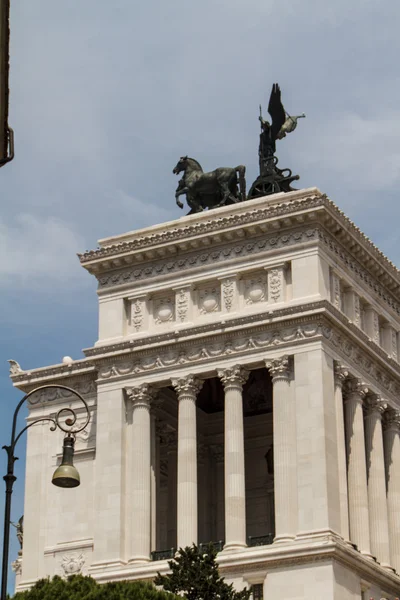 Equestrian monument to Victor Emmanuel II near Vittoriano at day — Stock Photo, Image