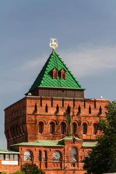 Кремлевская стена в Нижнем Новгороде летом. Россия — стоковое фото