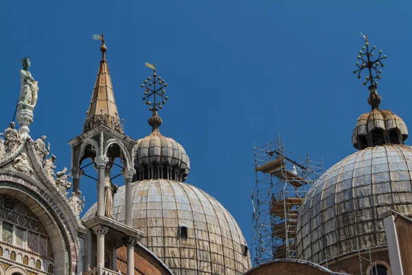 Saint Marks Basilica, Cathedral, Church Statues Mosaics Details — Stock Photo, Image