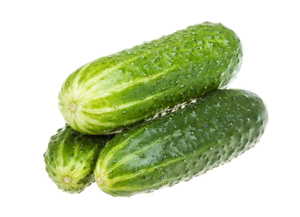 Gezonde voeding. de groene komkommers geïsoleerd op witte achtergrond — Stockfoto
