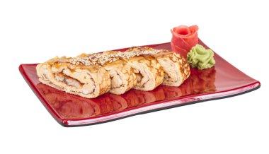 omlet maki sushi - içinde füme yılan balığı bir rulo yaptı. ile tepesinde