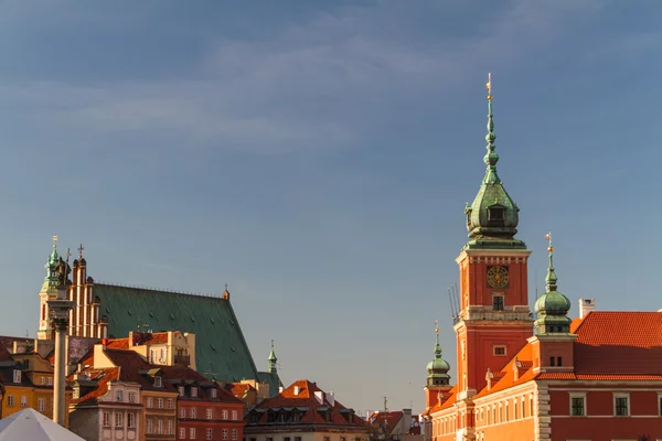 ワルシャワ、ポーランド。旧市街の有名なロイヤル城。ユネスコ世界遺産. — ストック写真