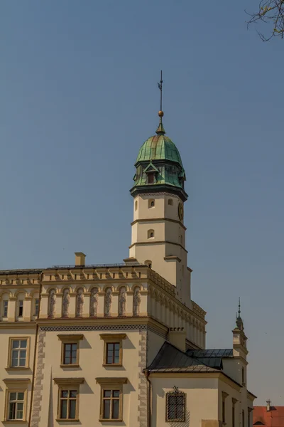 Ратуша 15-го століття на тлі Казімєж в plac центральної площі Вольниця — стокове фото