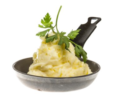 Tavada kavrulmuş patates püresi