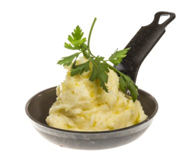 Tavada kavrulmuş patates püresi