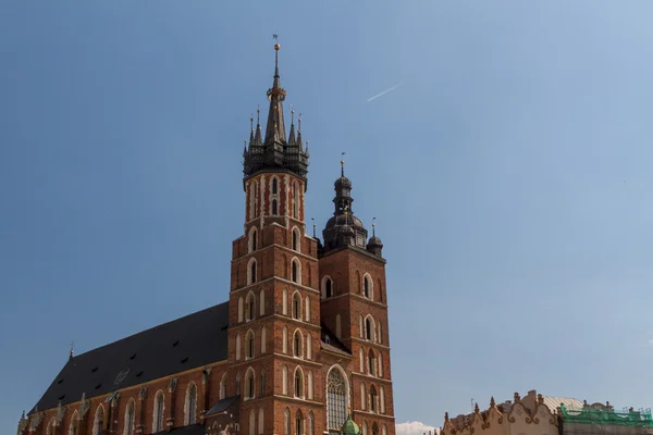 St. Mary's Basilica (Mariacki Church) - famous brick gothic church in Cracow — Stock Photo, Image