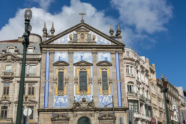 Santo ildefonso barocke kirche in porto portugal — Stockfoto