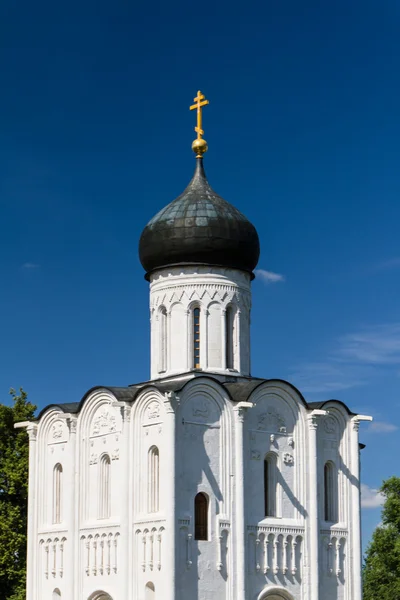 Kyrka förbön på nerl floden — Stockfoto