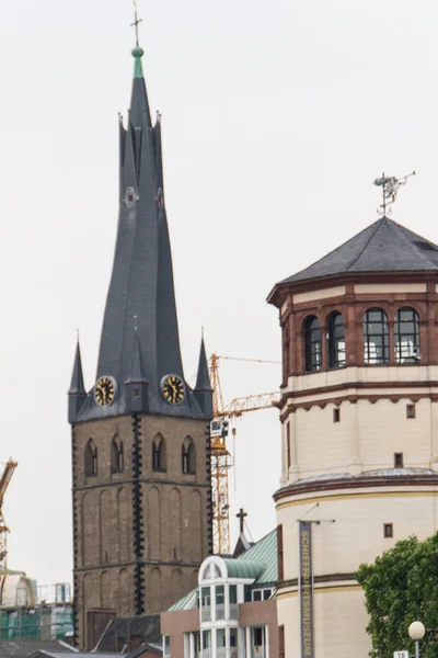 Historické centrum Düsseldorf (Německo) na Rýnu (štít — Stock fotografie