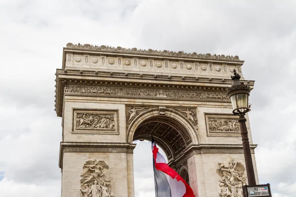 Vista sobre o arco do triunfo Carrossel e Jardim das Tulherias, Paris, Pe. — Fotografia de Stock