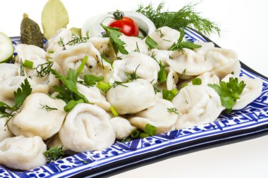 geleneksel Rus yemeği - mantı kase