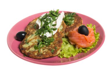 patates somon bir tabak kızarmış pirzola