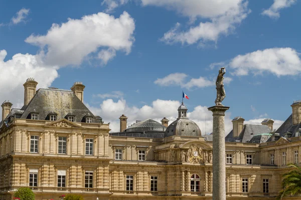 Fasaden på det luxemburgska palatset (palais de luxembourg) i paris, — Stockfoto