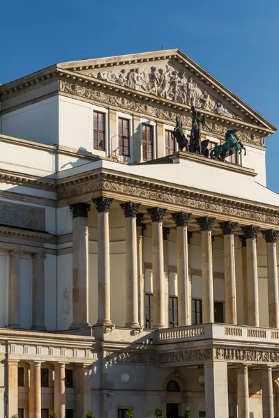 Warschau, Polen - Nationales Opernhaus und Nationaltheater gebaut — Stockfoto
