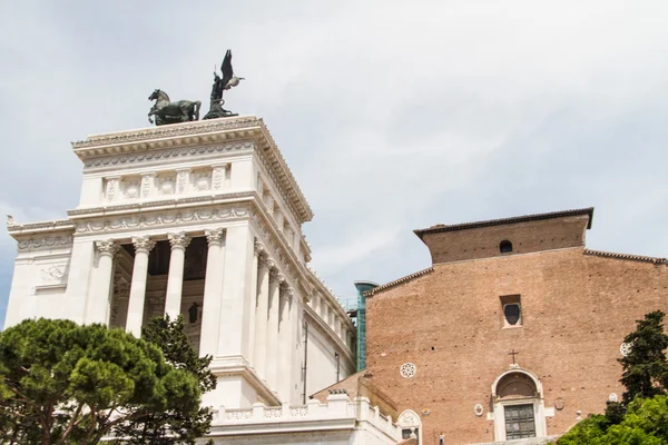 Binicilik anıt victor emmanuel II Vittoriano'ya gün yakın — Stok fotoğraf