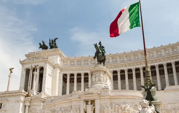 Equestrian monument to Victor Emmanuel II near Vittoriano at day — Stock Photo, Image