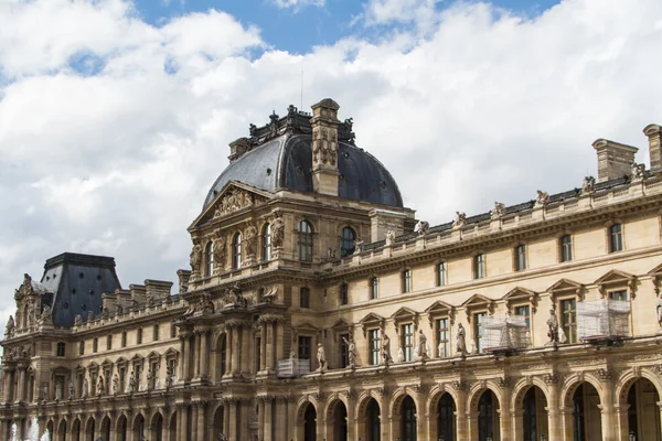 Paříž - 7. června: louvre navazujícím na 7 červnu 2012 v muzeu louvre — Stock fotografie