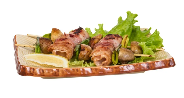 Pétoncles grillés enveloppés de bacon aux champignons et au bacon Images De Stock Libres De Droits