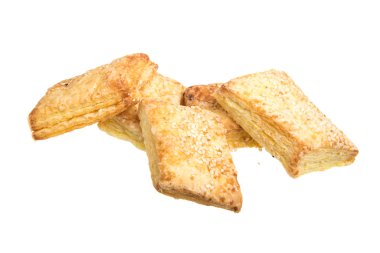 Beyaz arka planda izole edilmiş tatlı kurabiyeler.