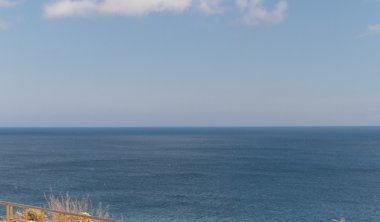 lisbon, por yakınındaki fırtınalı havalarda Atlas Okyanusu kıyısındaki Beach