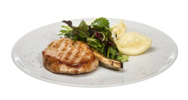 salata ve patates ile ızgara domuz