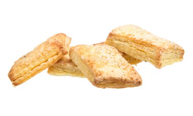 Beyaz arka planda izole edilmiş tatlı kurabiyeler.