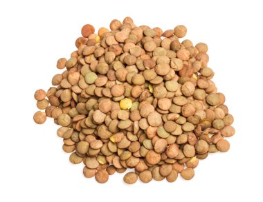Beyaz arkaplanda izole edilmiş mercimek