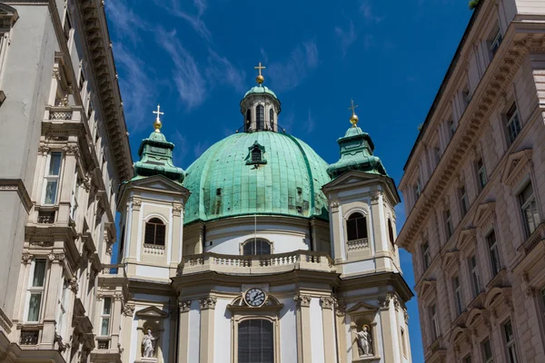 Wien - berømt Peterskirche (St. Peters kirke) ) – stockfoto