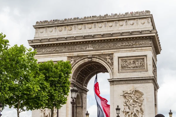 Vista sobre arco de triunfo Carrusel y Tuileries jardín —  Fotos de Stock