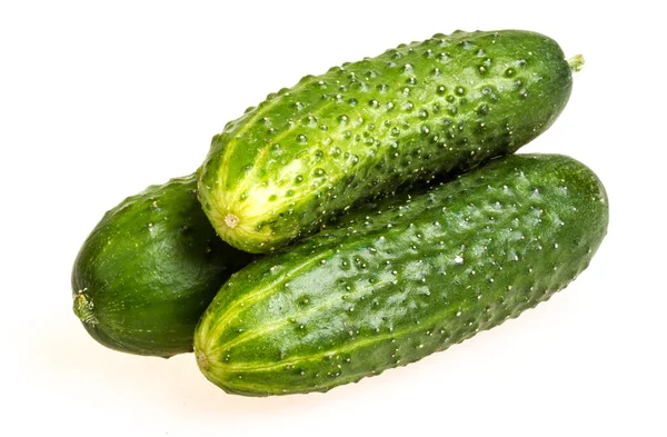 Egészséges étel. a zöld uborka elszigetelt fehér background — Stock Fotó