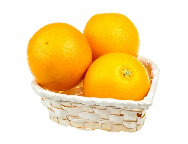 Montón de naranjas en el plato sobre fondo blanco — Foto de Stock