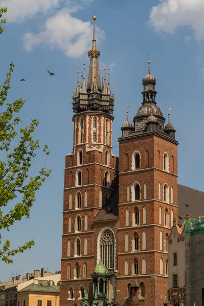 St. Mary 's Basilica (Mariacki Church) - famous brick gothic chur — стоковое фото