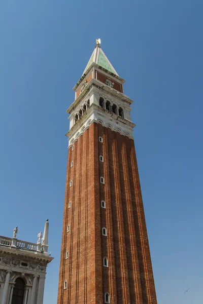 Campanile sv. Marka - campanile di san marco v italštině, bel — Stock fotografie