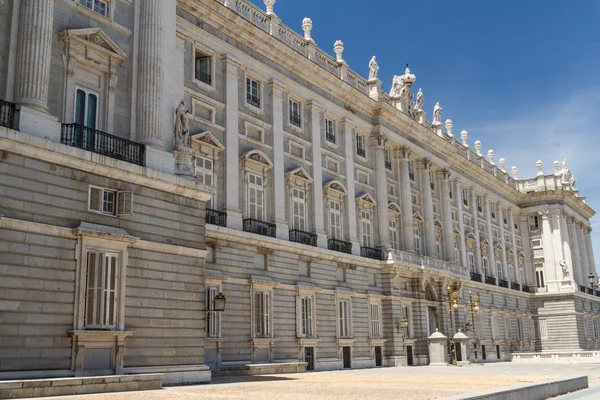 Királyi palota: Madrid, Spanyolország - építészet háttér — Stock Fotó